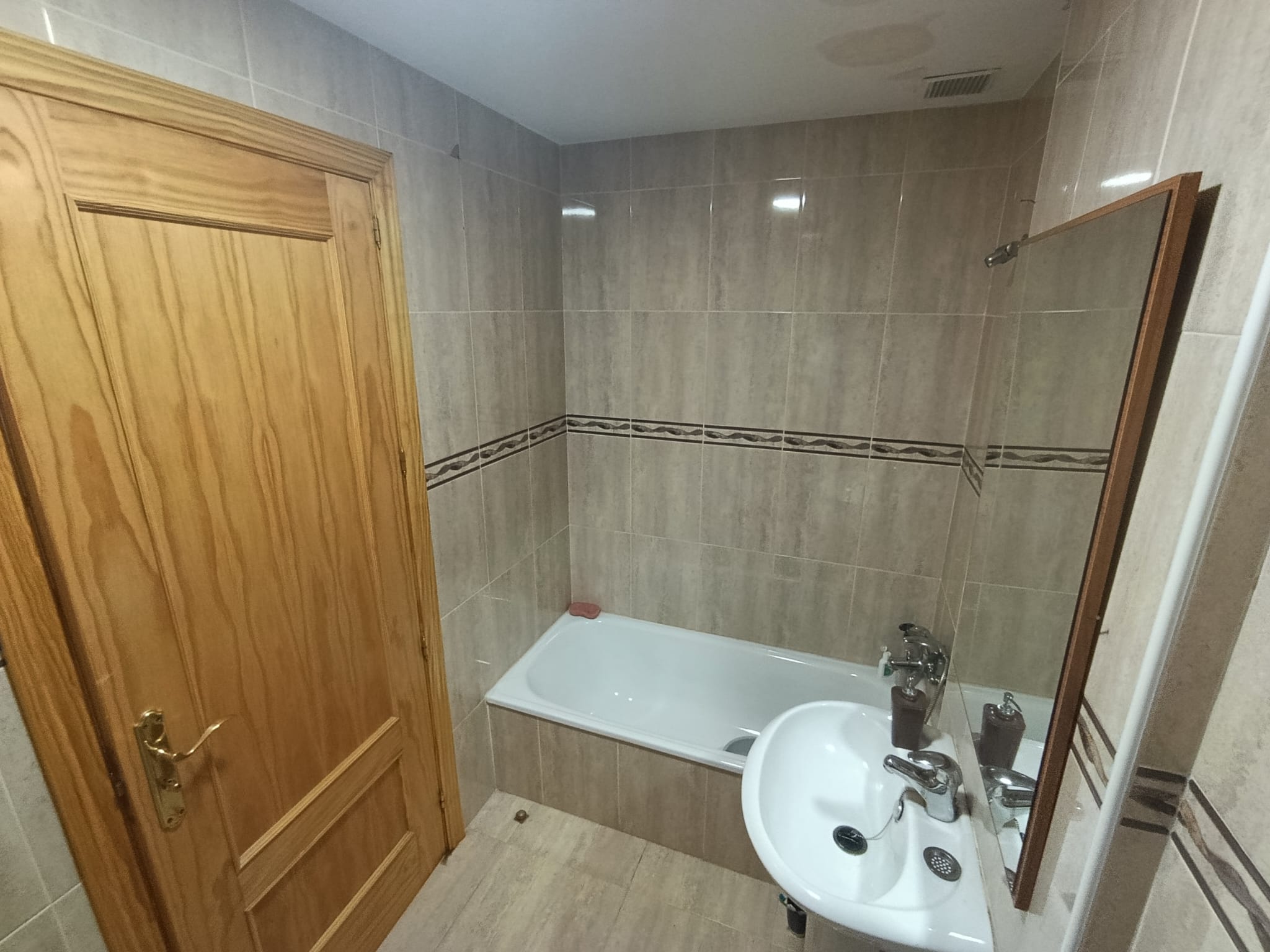 f546b060-2ddb-4248-a0d8-af0baff20f97